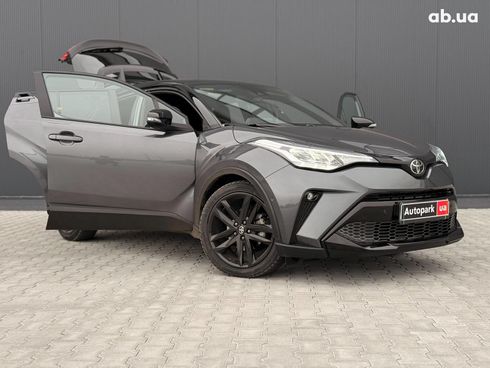 Toyota C-HR 2022 серый - фото 41