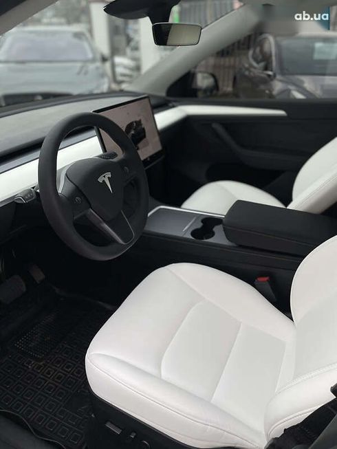 Tesla Model Y 2024 - фото 17