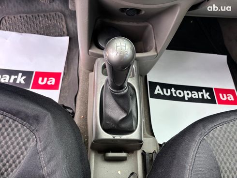 Nissan Note 2006 бежевый - фото 19