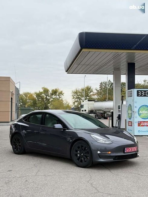 Tesla Model 3 2021 - фото 4