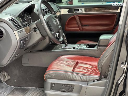 Volkswagen Touareg 2009 черный - фото 7