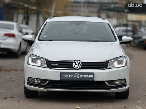 Volkswagen Passat 2011 белый - фото 8