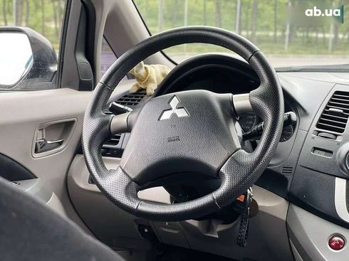 Mitsubishi Grandis 2008 - фото 15