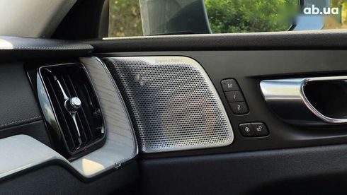 Volvo XC60 2020 - фото 15