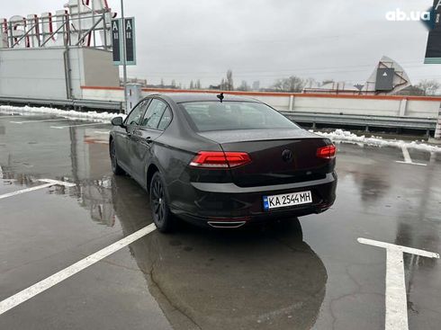 Volkswagen Passat 2018 - фото 18