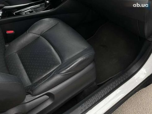 Toyota C-HR 2017 - фото 19