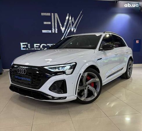 Audi SQ8 e-tron 2023 - фото 11