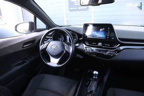 Toyota C-HR 2017 - фото 11