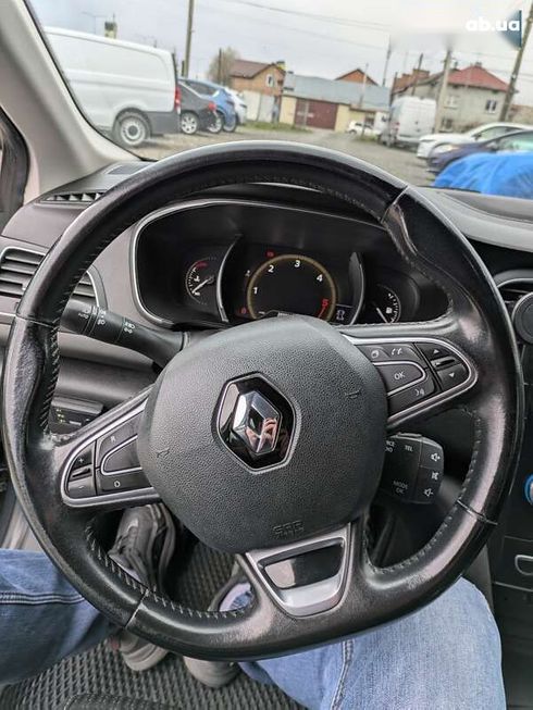Renault Megane 2017 - фото 13