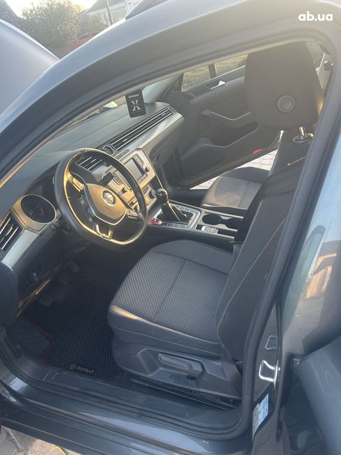 Volkswagen Passat 2016 серый - фото 13