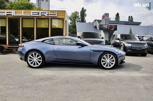 Aston Martin DB11 2017 - фото 13