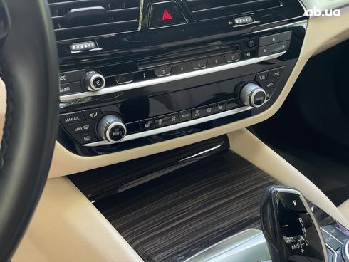 BMW 5 серия 2018 серый - фото 24