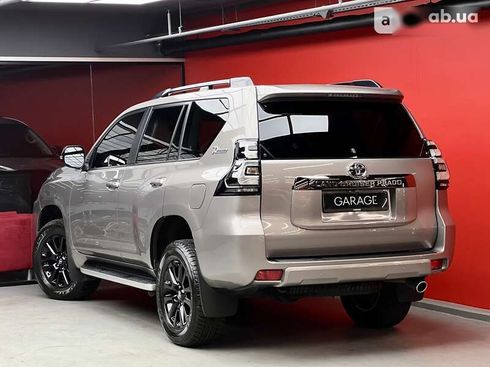Toyota Land Cruiser Prado 2022 - фото 28