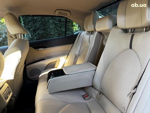 Toyota Camry 2022 черный - фото 35