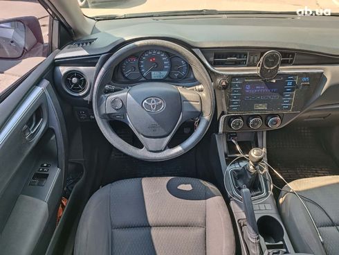 Toyota Corolla 2016 серый - фото 13