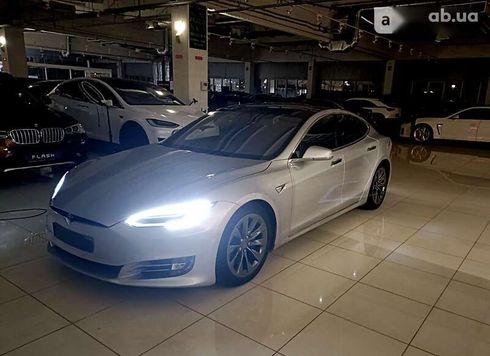Tesla Model S 2018 - фото 29