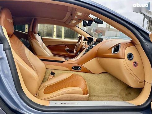 Aston Martin DB11 2017 - фото 25