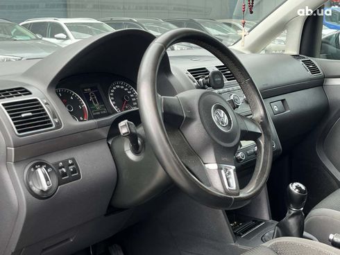 Volkswagen Touran 2012 серый - фото 37