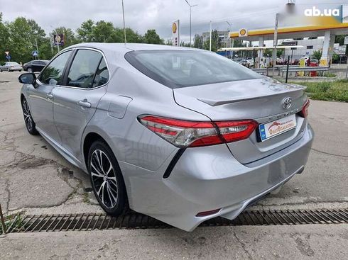 Toyota Camry 2018 - фото 6
