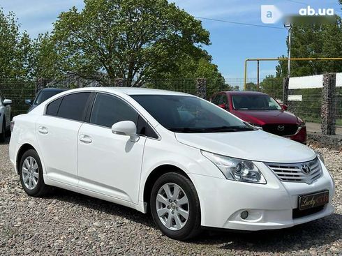 Toyota Avensis 2010 - фото 3