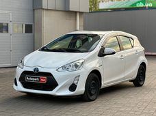 Продаж б/у хетчбек Toyota Aqua - купити на Автобазарі