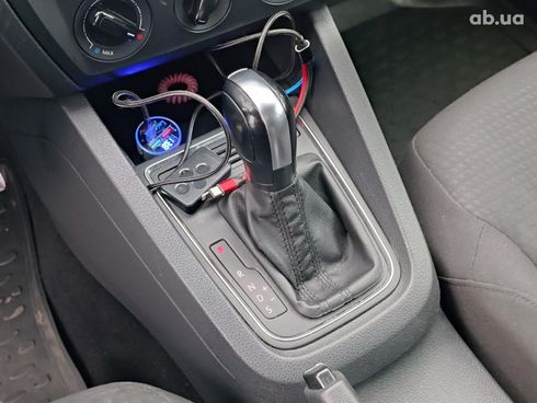 Volkswagen Jetta 2015 белый - фото 25