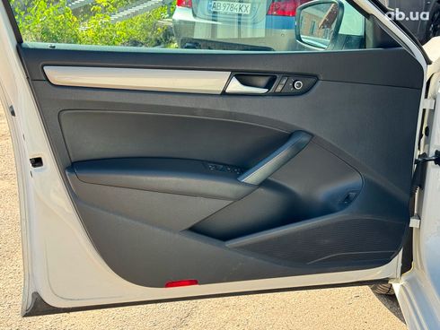 Volkswagen Passat 2015 белый - фото 19