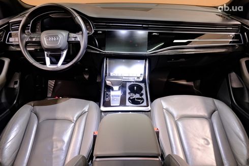 Audi Q8 2019 серый - фото 7