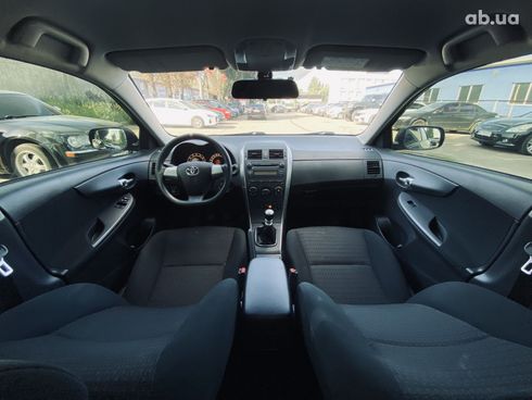 Toyota Corolla 2011 черный - фото 18