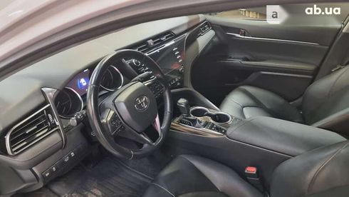 Toyota Camry 2019 - фото 10