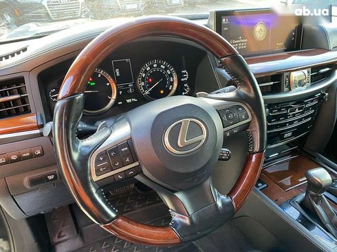 Lexus LX 2017 - фото 16