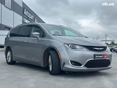 Chrysler Pacifica 2017 серый - фото 3