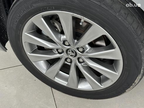 Toyota Camry 2015 серый - фото 9
