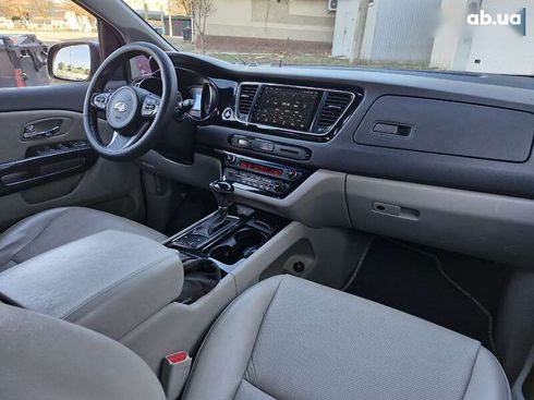 Kia Carnival 2015 - фото 23