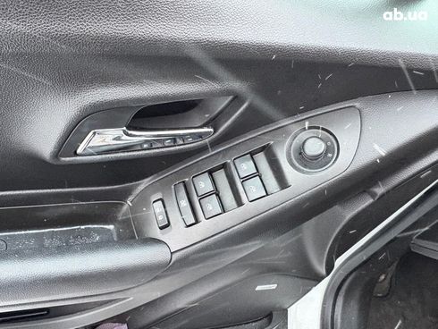 Chevrolet Trax 2016 белый - фото 15