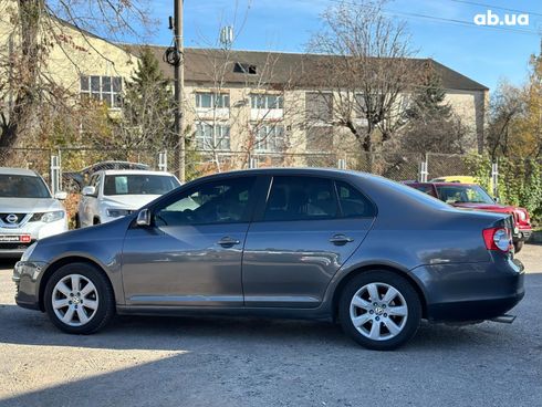 Volkswagen Jetta 2005 серый - фото 8
