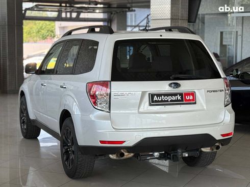Subaru Forester 2010 белый - фото 8