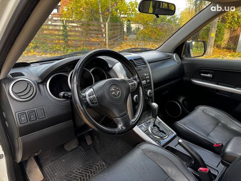 Suzuki Grand Vitara 2010 белый - фото 12