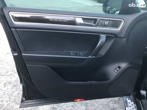 Volkswagen Touareg 2012 черный - фото 8