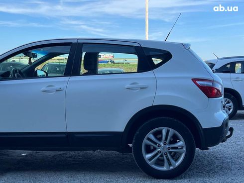 Nissan Qashqai 2010 белый - фото 18