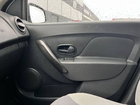 Renault Logan 2018 белый - фото 22