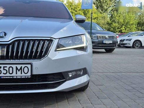 Skoda Superb 2019 - фото 10