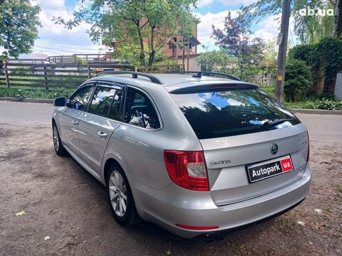 Skoda Superb 2013 серый - фото 7