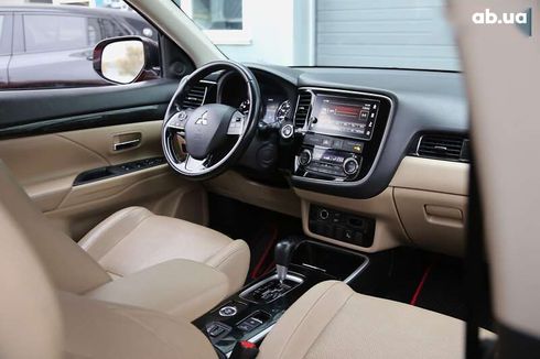 Mitsubishi Outlander 2017 - фото 13