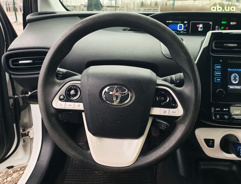 Toyota Prius 2016 белый - фото 15