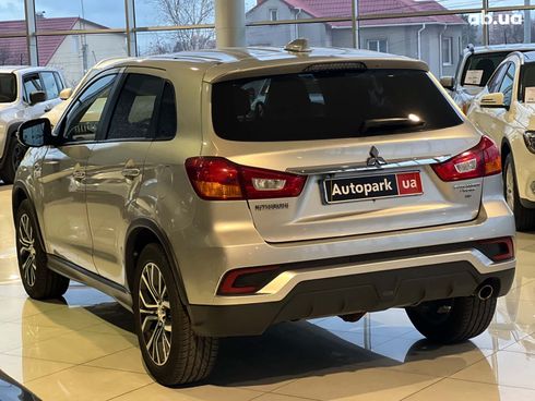 Mitsubishi Outlander 2018 серый - фото 6