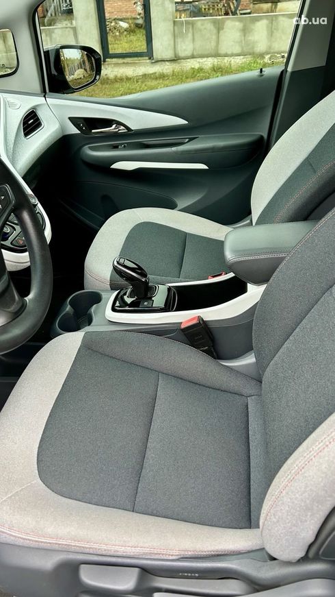 Chevrolet Bolt 2019 белый - фото 8