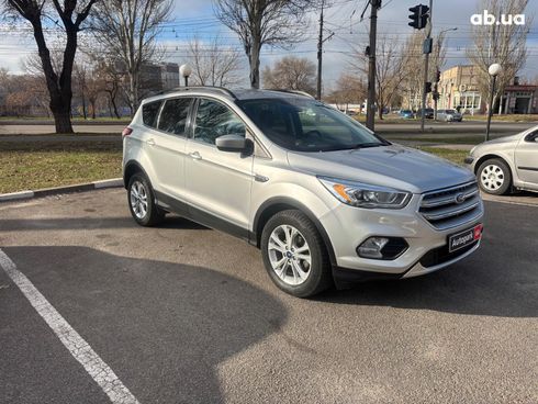 Ford Escape 2018 серый - фото 3