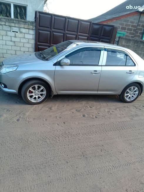 Geely MK 2013 серебристый - фото 9