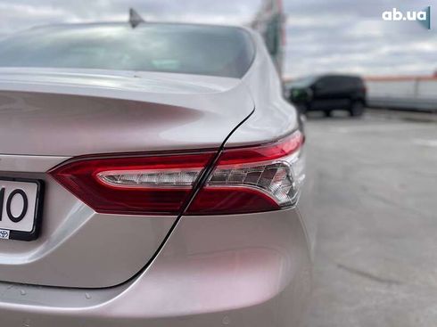 Toyota Camry 2019 - фото 12